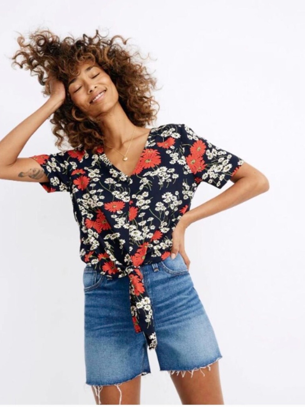 5 for $25!! Madewell Hillside Daisies tie-top in a navy, red, and white floral